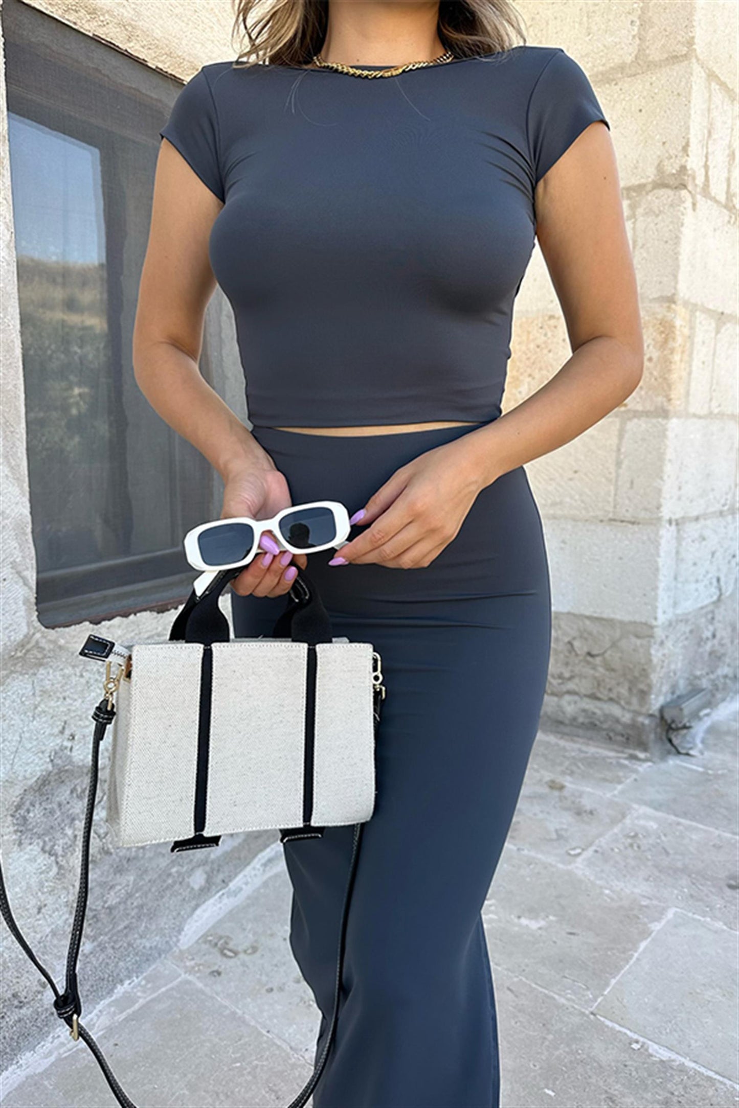 Shenell füme sırt dekolteli etekli takım