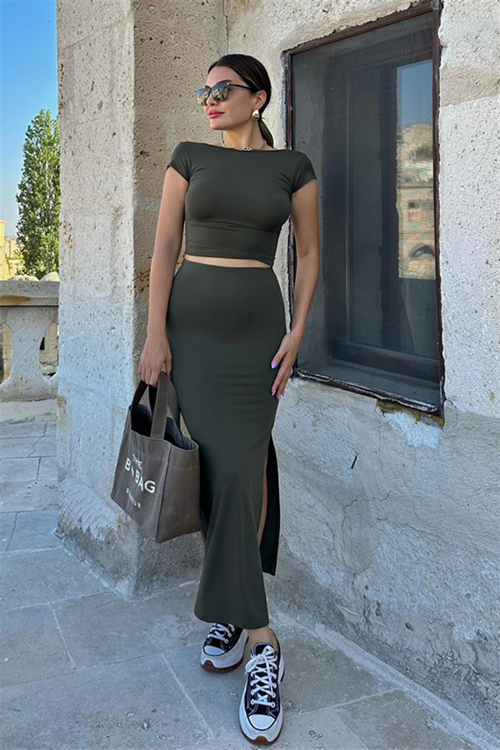 Shenell haki yeşil sırt dekolteli etekli takım