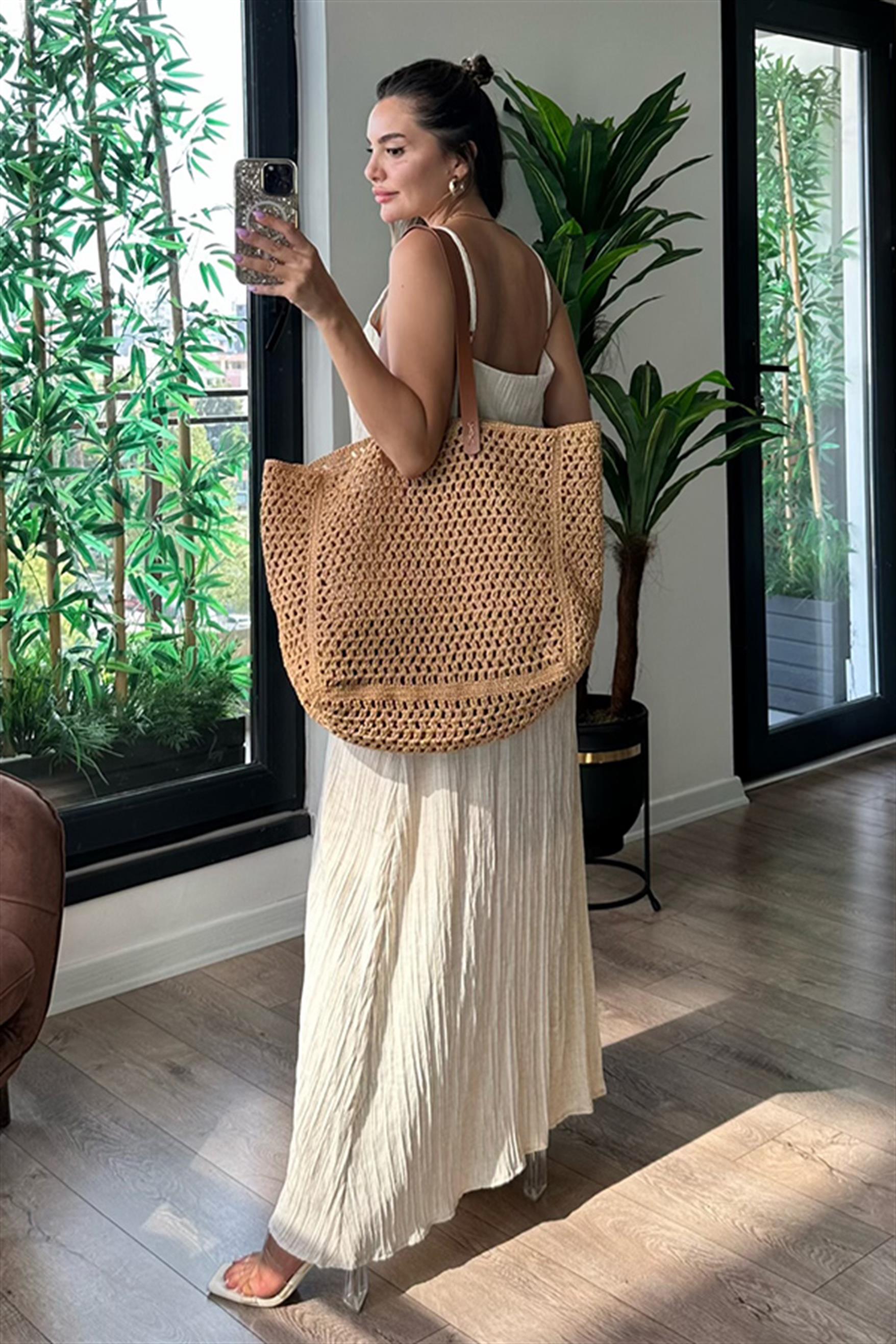 Shia askılı krem gofre elbise