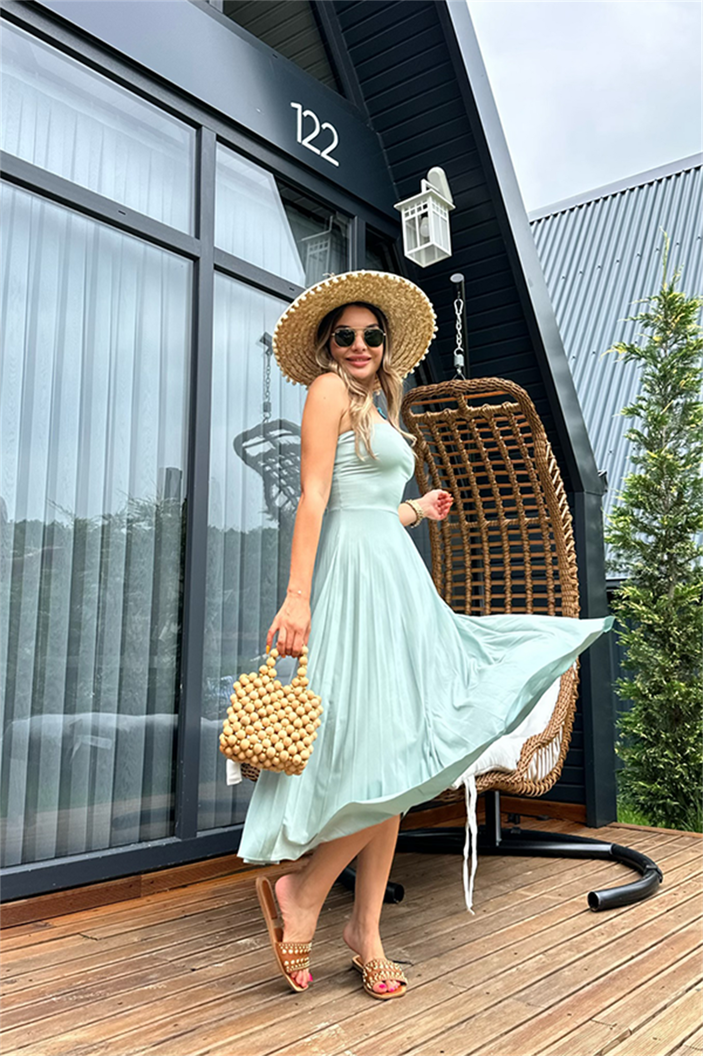 Sırt çapraz dekolteli su yeşili piliseli elbise