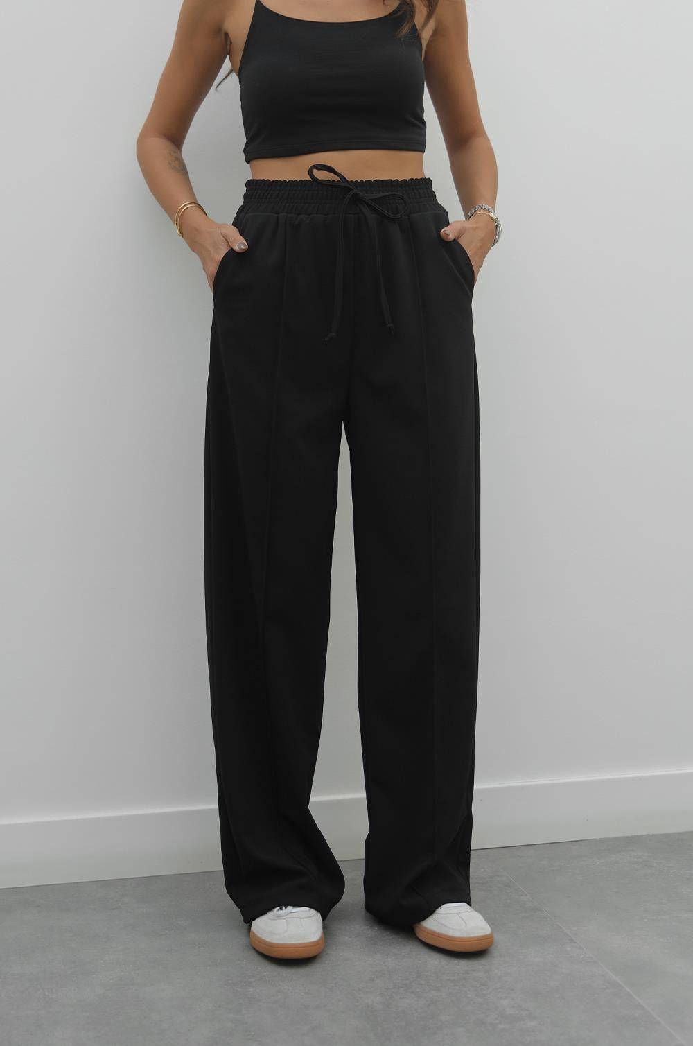 SIYAH BELI LASTIKLI ÖNÜ DIKIŞLI PANTOLON