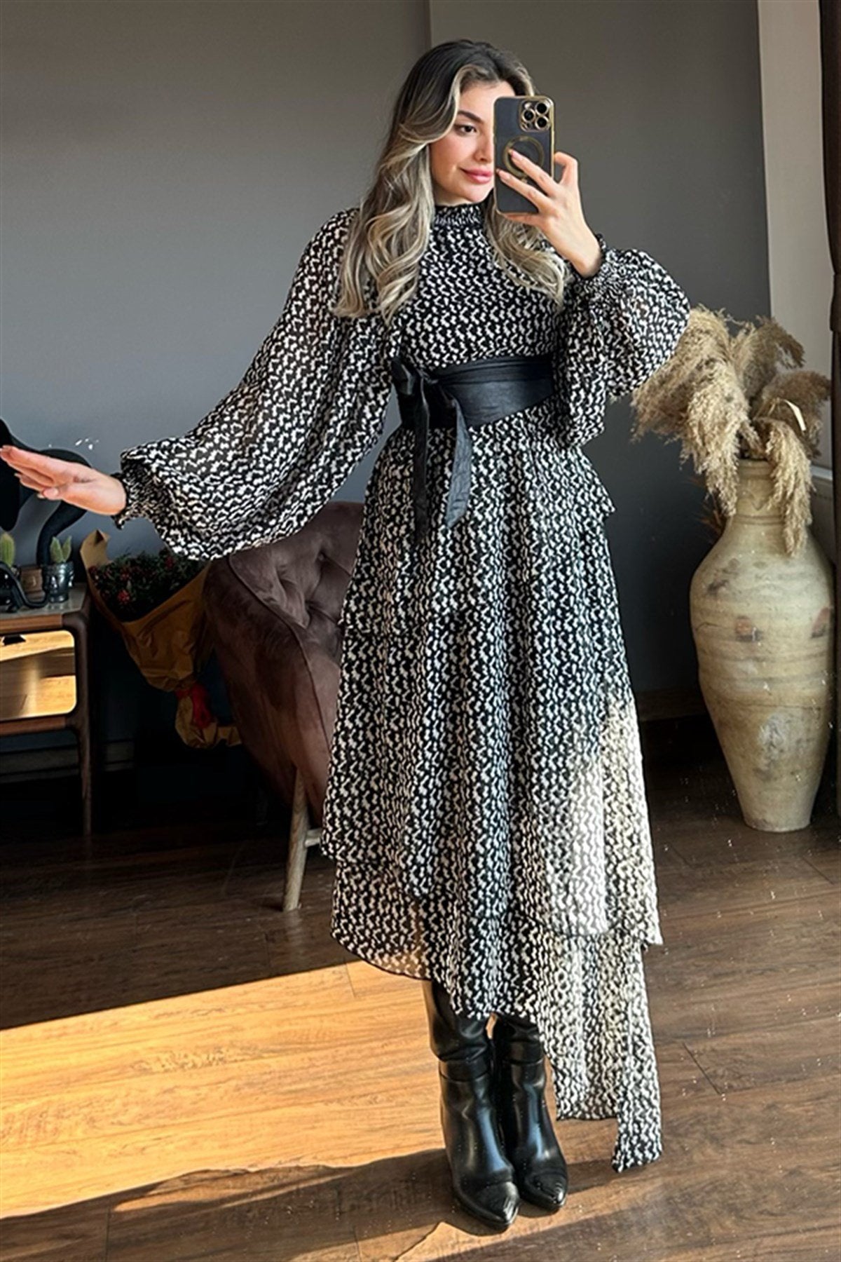 Siyah beyaz uzun kat kat şifon elbise