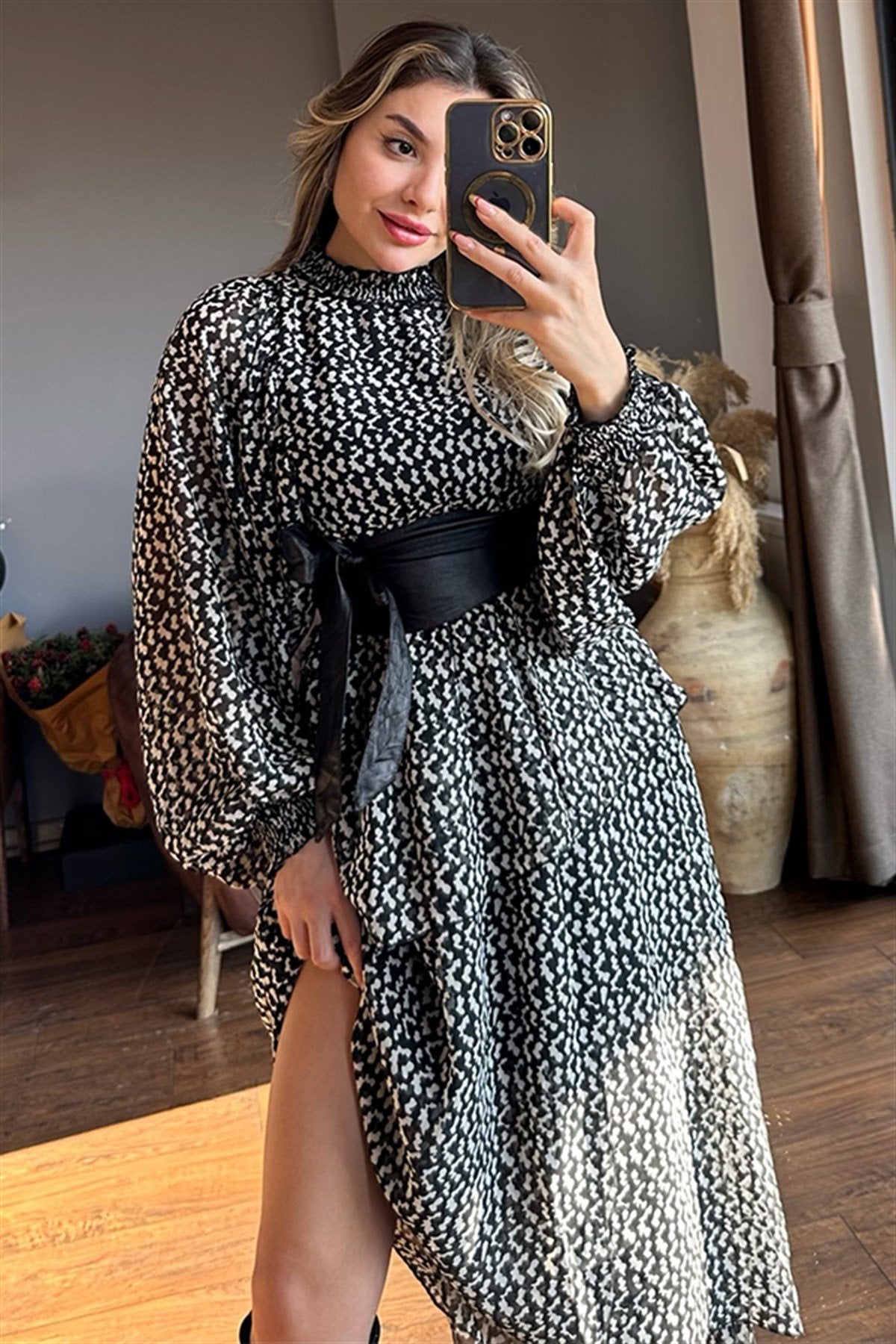 Siyah beyaz uzun kat kat şifon elbise