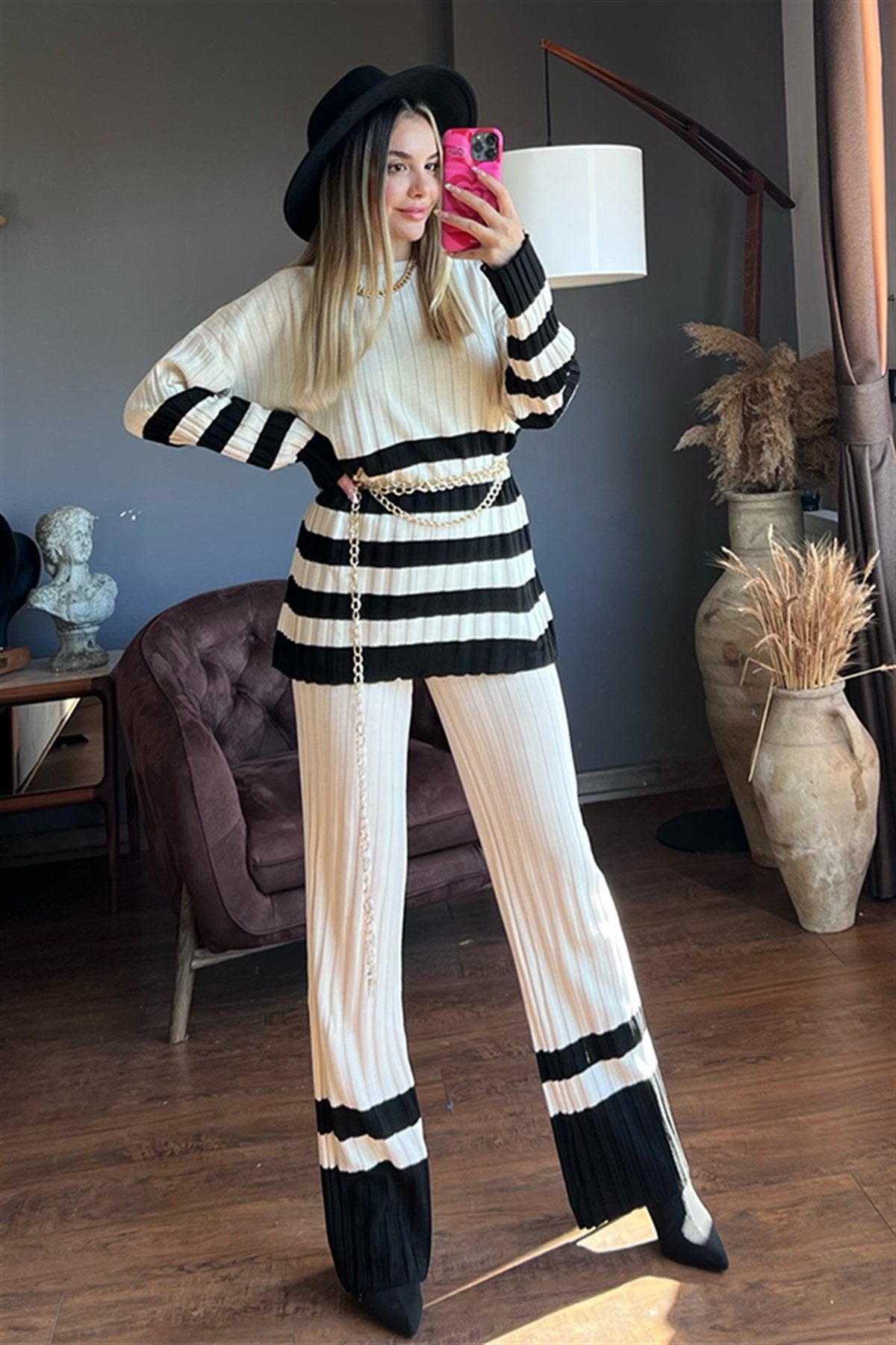 Siyah çizgili ekru triko takım