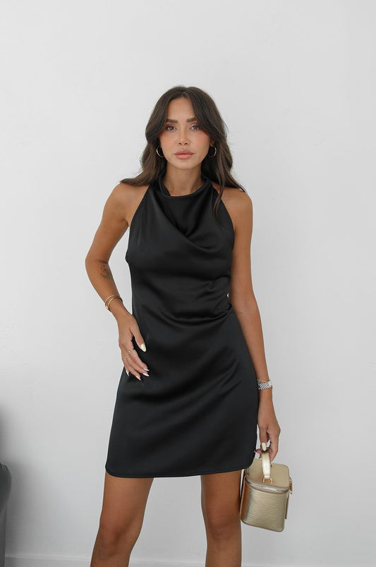 SIYAH MILLER BOYUNDAN GEÇMELI SATEN ELBISE