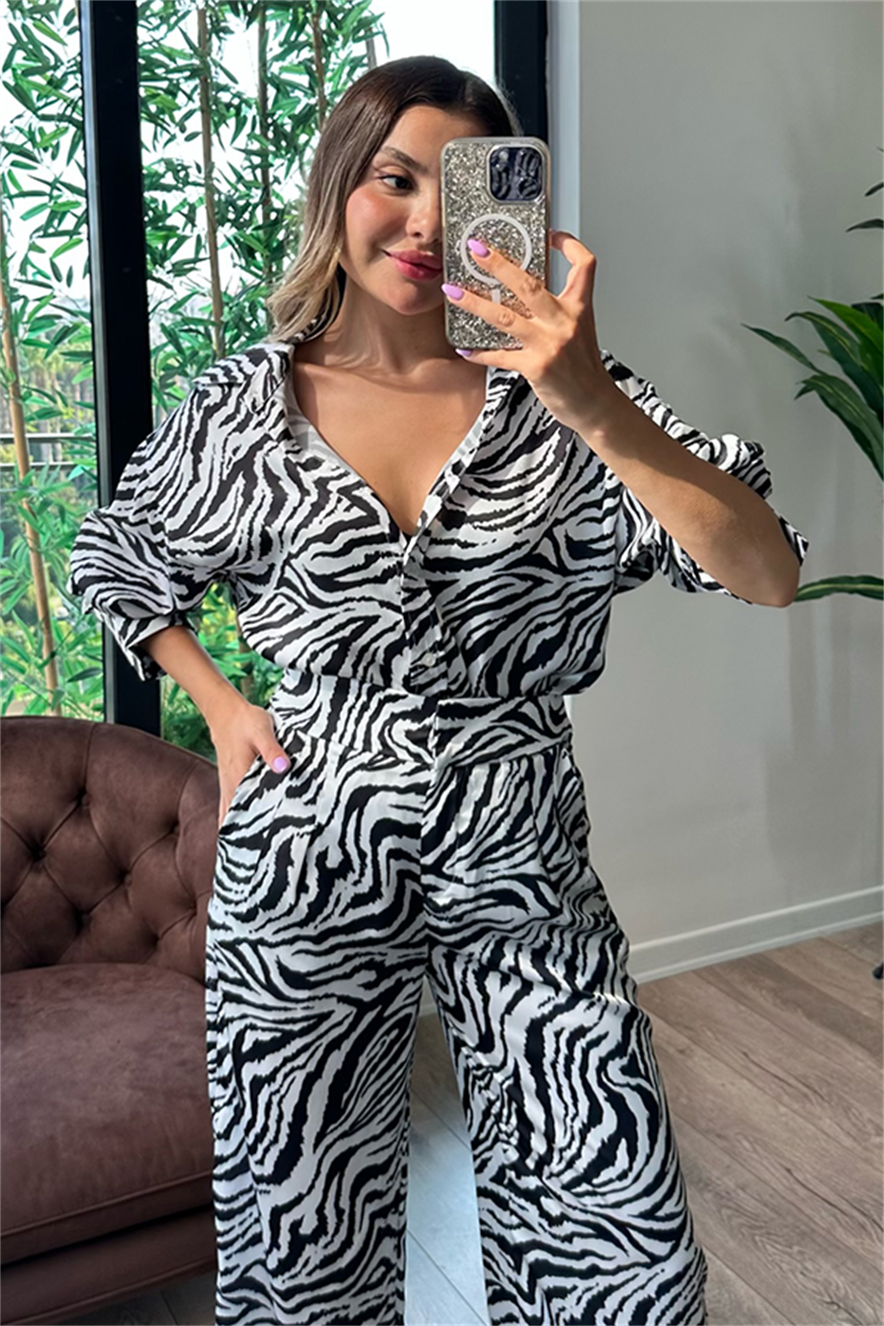 Siyah zebra desen saten gömlekli takım