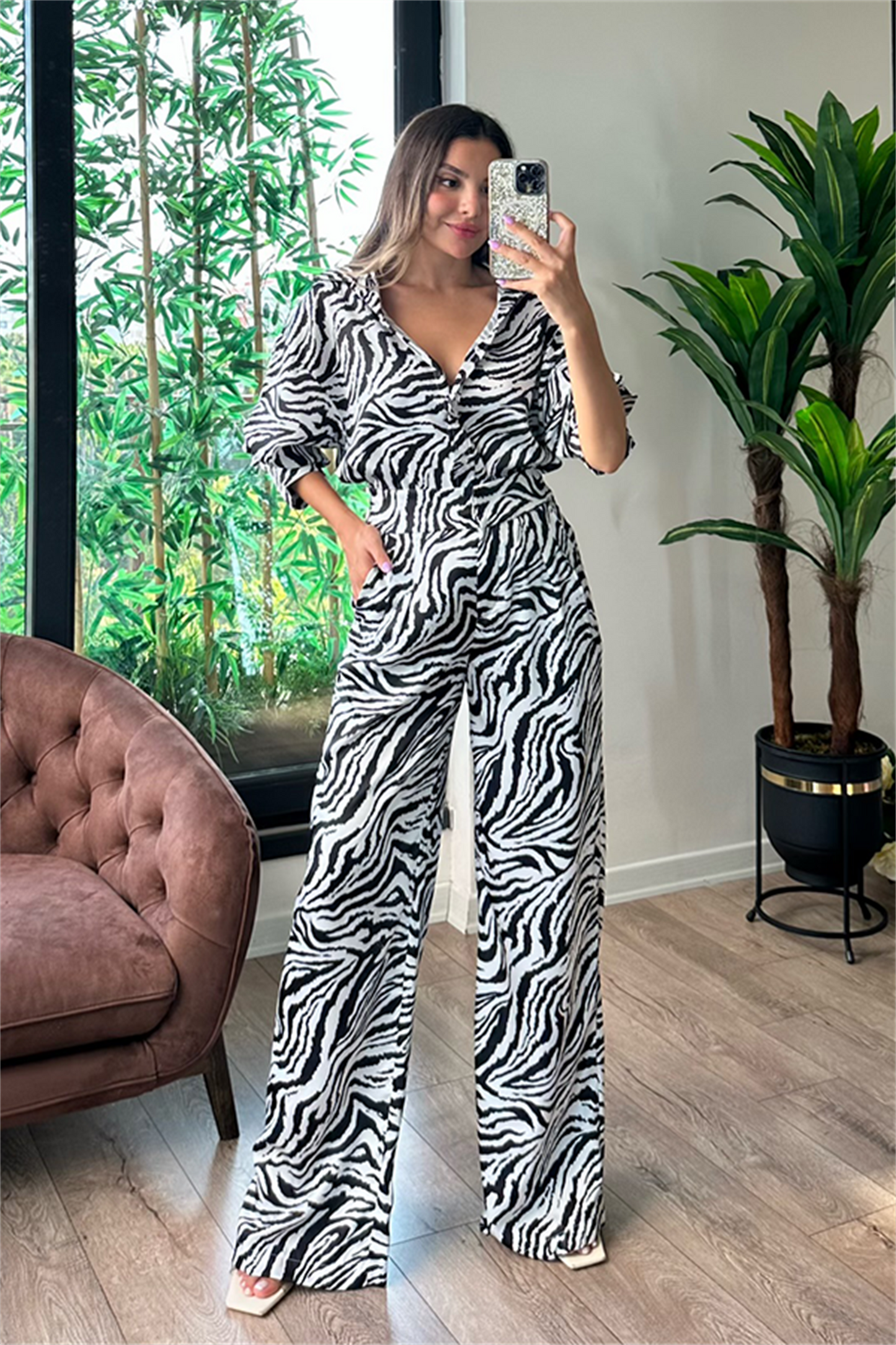 Siyah zebra desen saten gömlekli takım