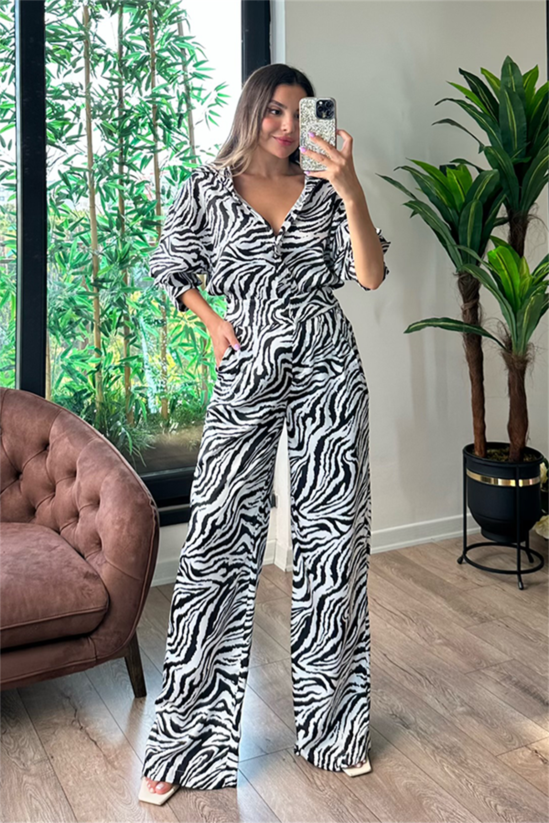 Siyah zebra desen saten gömlekli takım