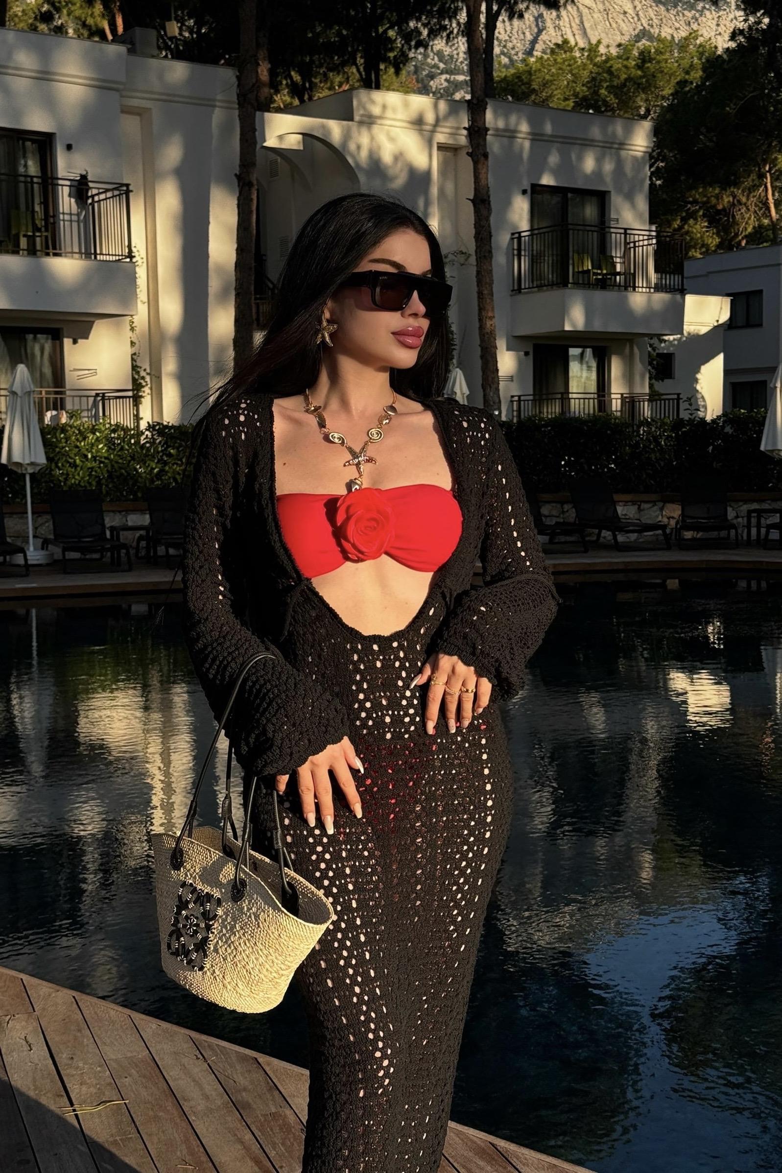 Spencer Siyah Yakası Bağlamalı Ajurlu Plaj Elbisesi