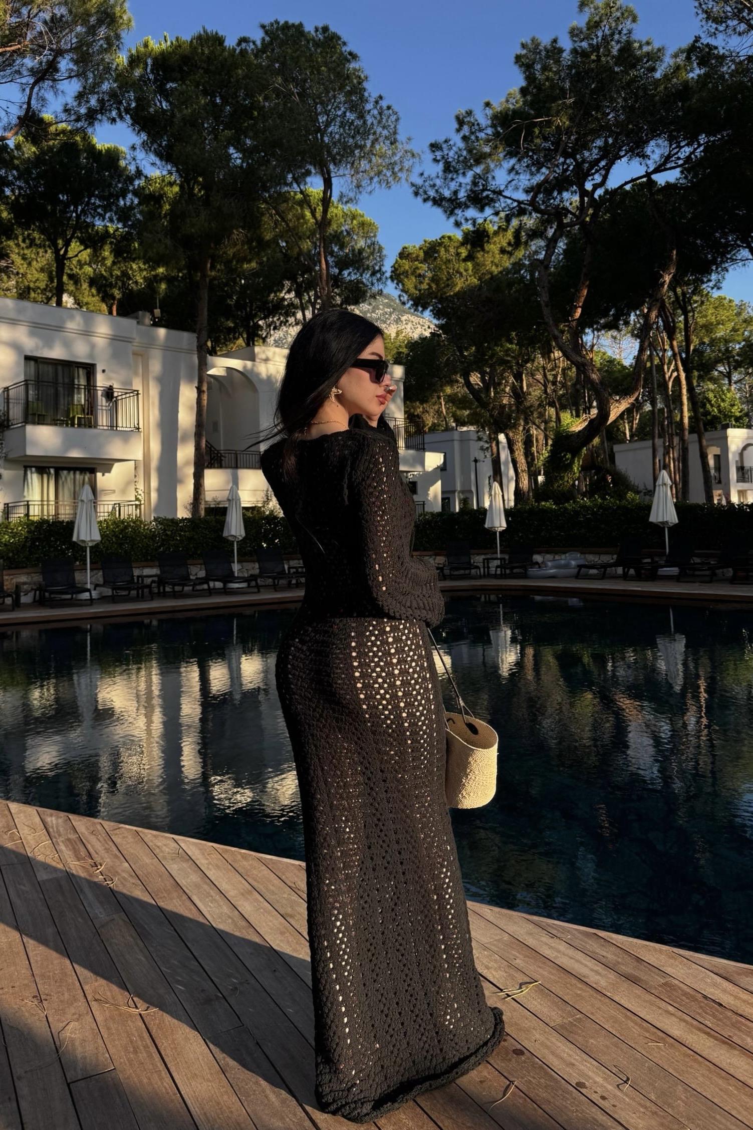 Spencer Siyah Yakası Bağlamalı Ajurlu Plaj Elbisesi