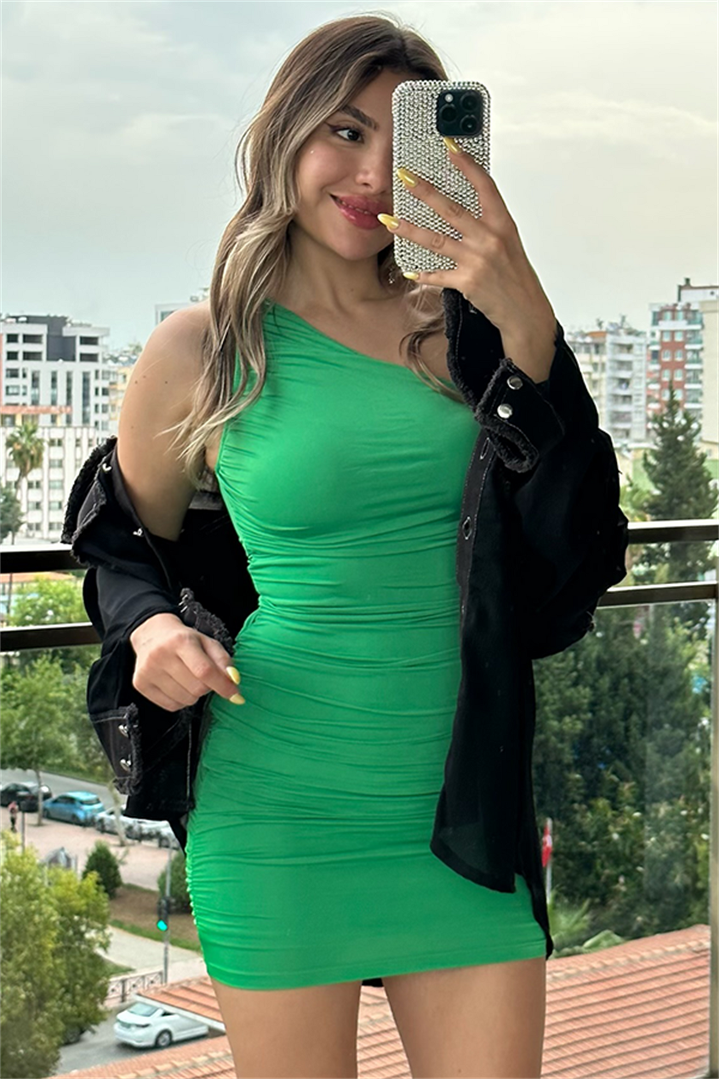 Str tek omuz yeşil drapeli elbise