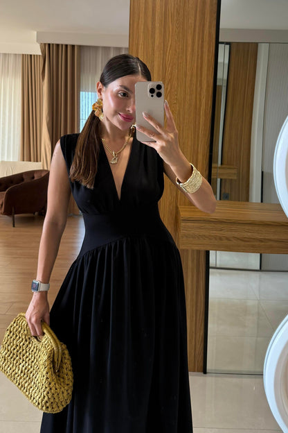 Taylor Siyah Belden Oturtmalı Elbise