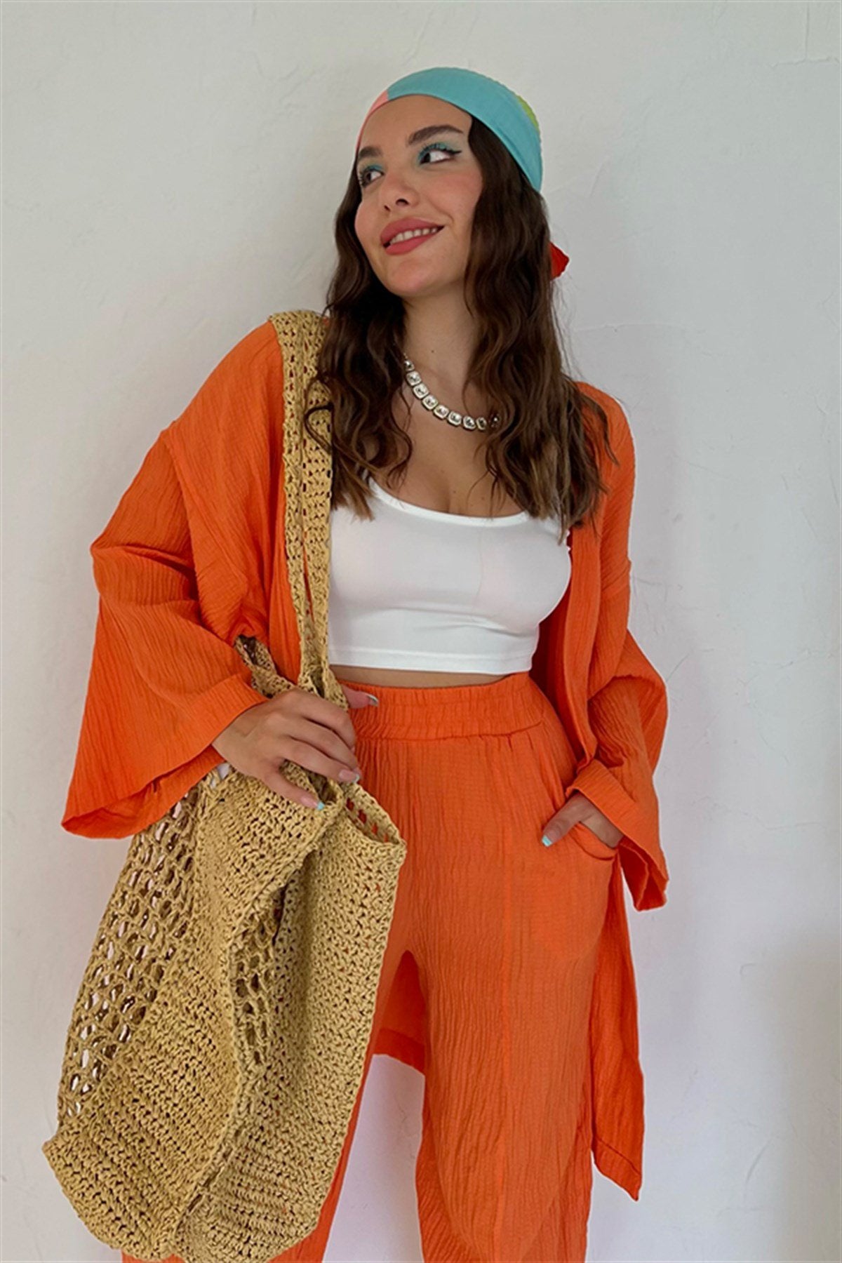 Turuncu kimonolu bohem takım