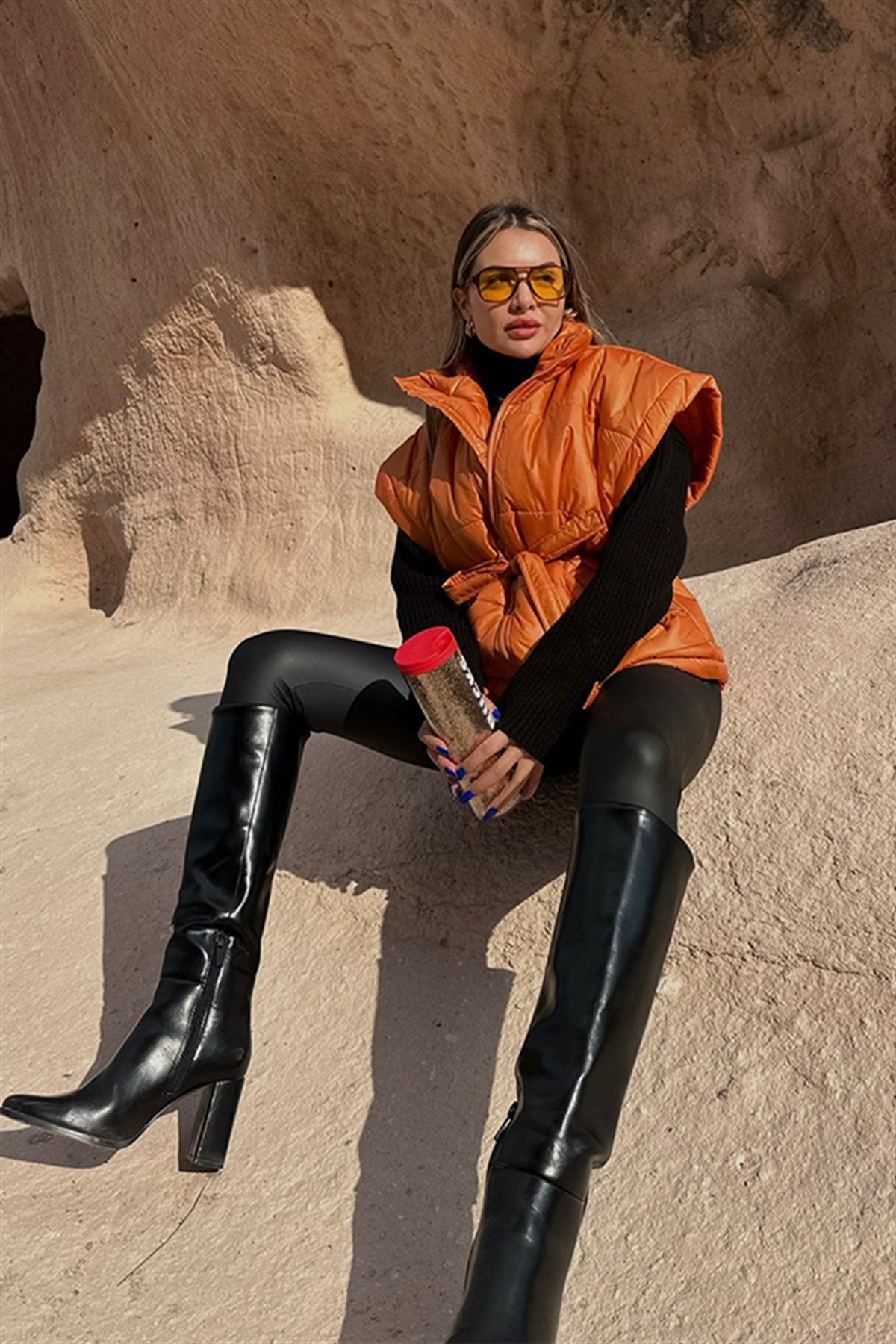 Vatka detaylı turuncu şişme yelek