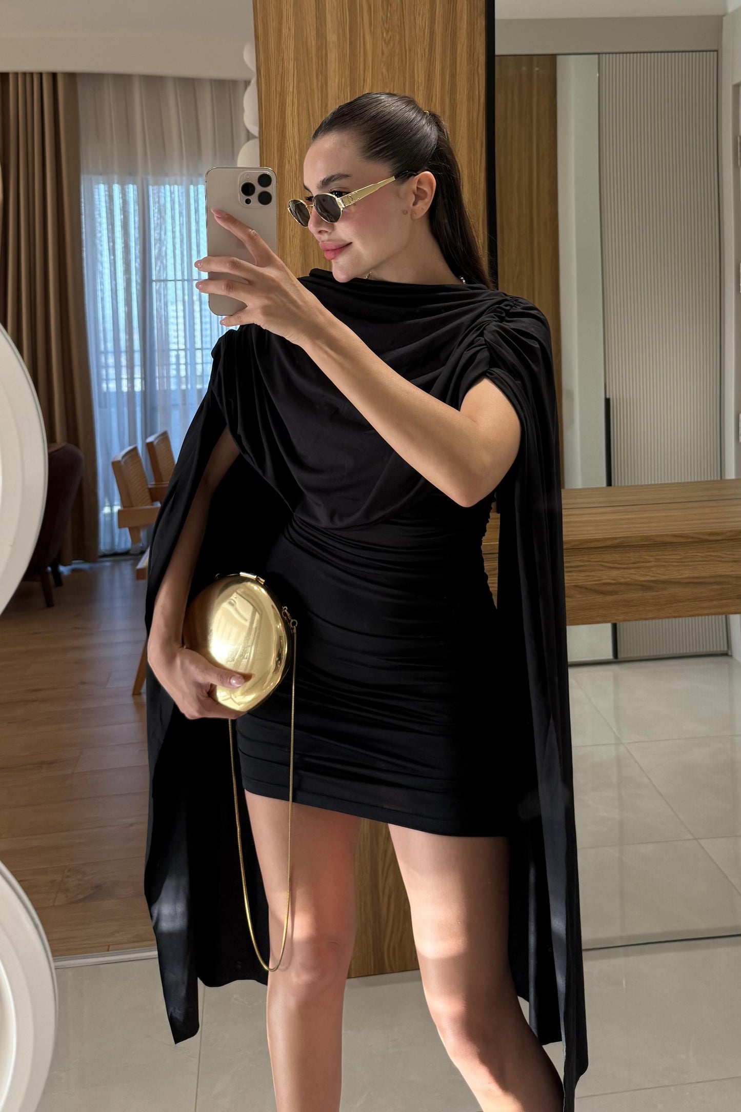 Velda Siyah Tasarım Pelerinli Elbise