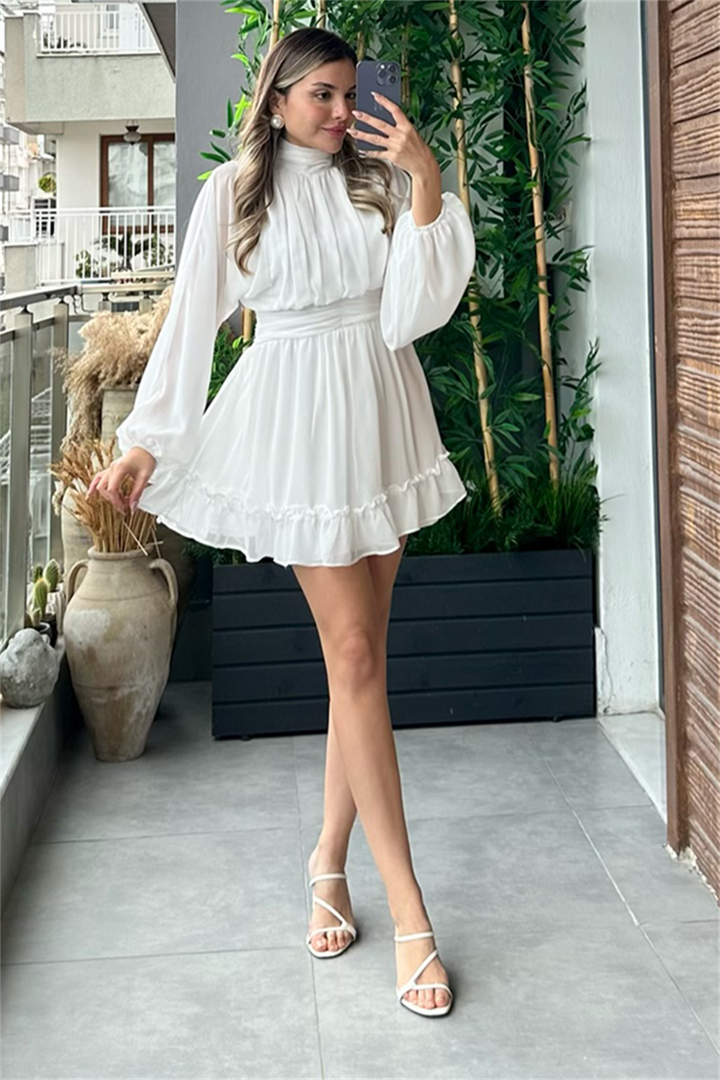 Vella beyaz belden oturtmalı şifon elbise