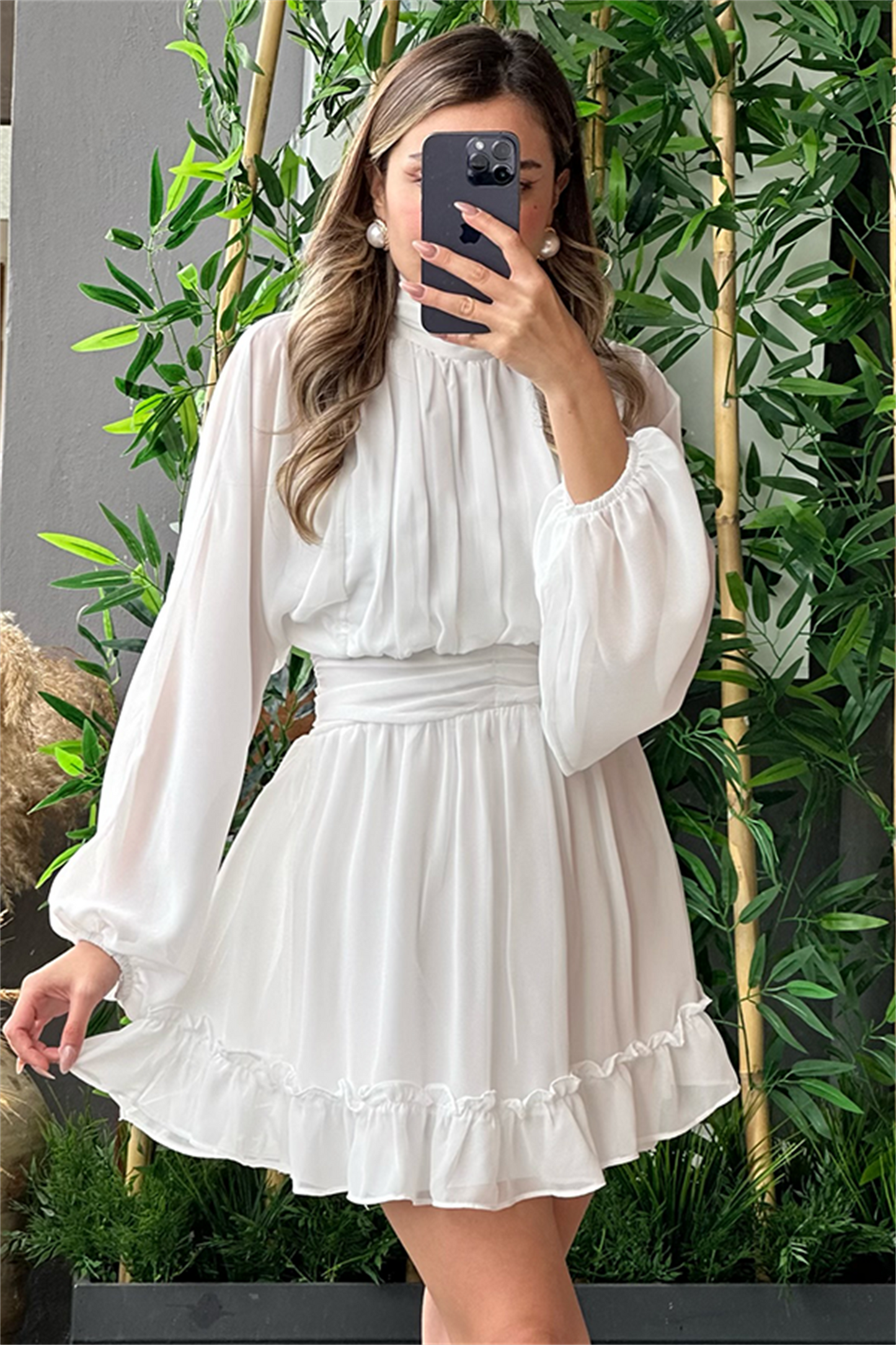 Vella beyaz belden oturtmalı şifon elbise