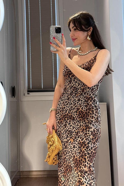 Velvet Sırt Dekolteli Leopar Elbise