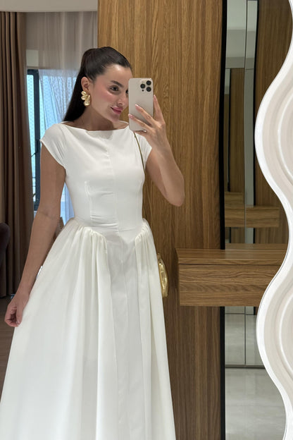 Vexia Beyaz Belden Oturtmalı Elbise