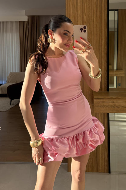 Violetta Pembe Eteği Saten Sırt Dekolteli Elbise