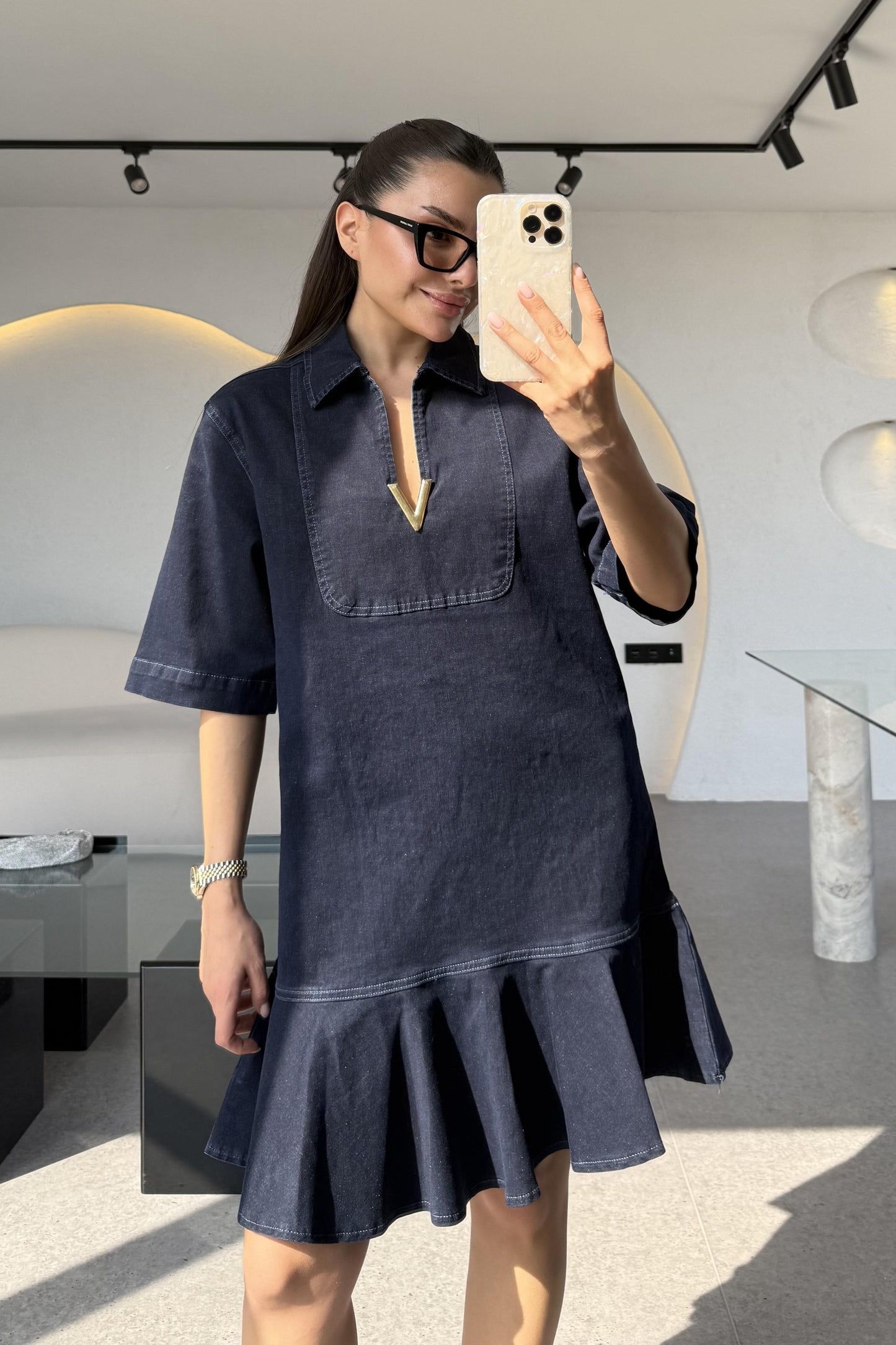 Visual Yaka Aksesuarlı Kot Elbise