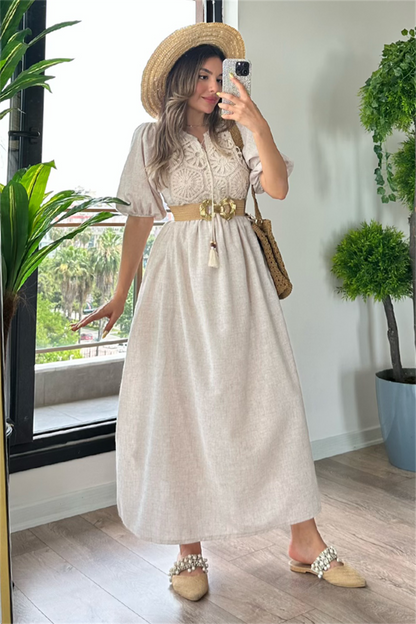 Yakası dantel geçişli krem keten elbise