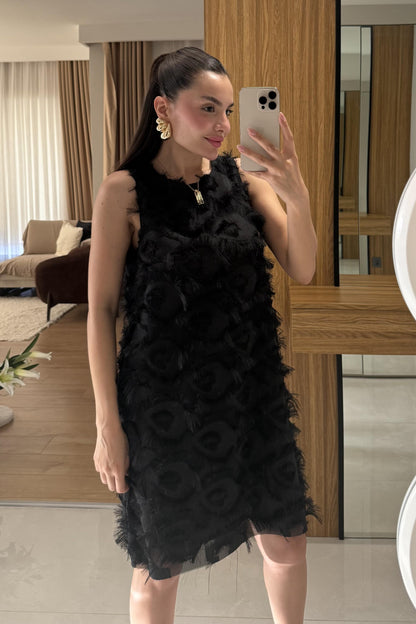 Zione Püsküllü Pencere Detaylı Siyah Elbise