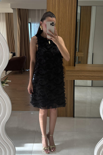 Zione Püsküllü Pencere Detaylı Siyah Elbise